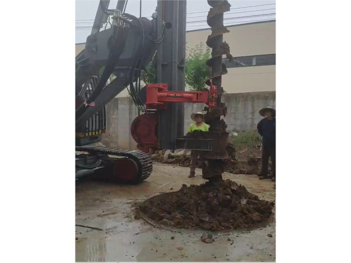 75小型旋挖钻机螺旋钻打桩视频